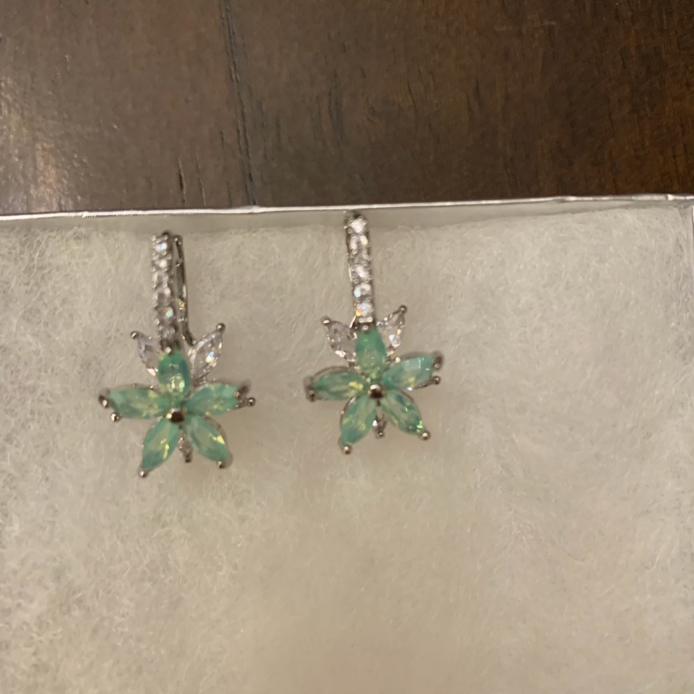 Five point aqua colored flower earrings